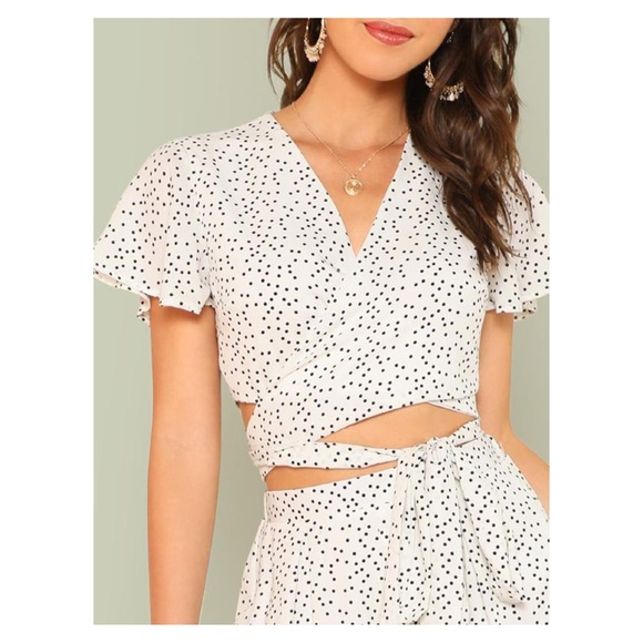 White Black Flutter Sleeve Wrap Top Shorts Set - Picture 4 of 5